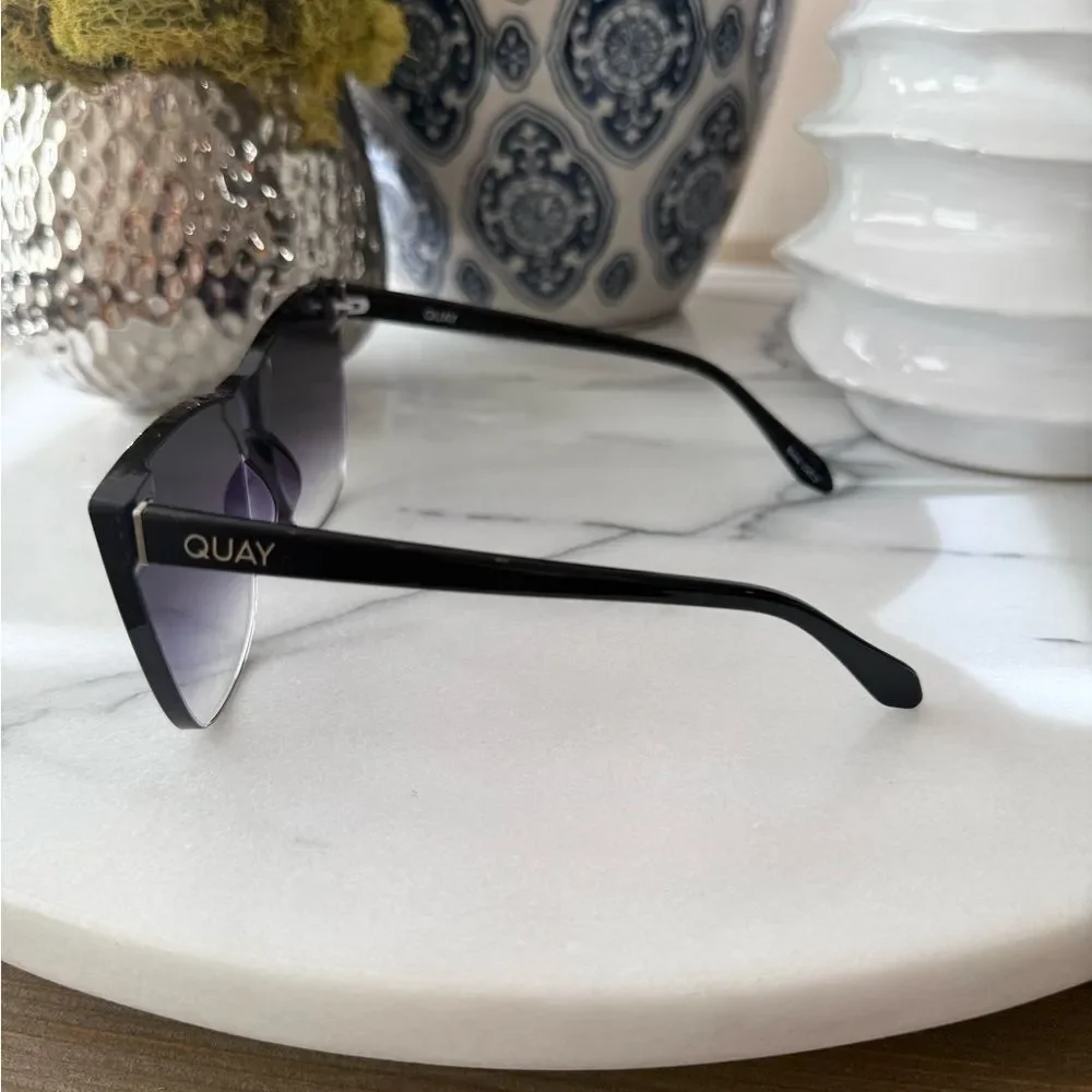 ⭐️Quay COME THRU Sunglasses